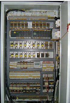 Шкаф управления лущильным станком и центровочно - загрузочным устройством
